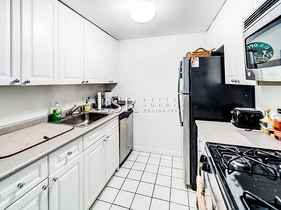 4th image of 113 Cedar St APT 4A