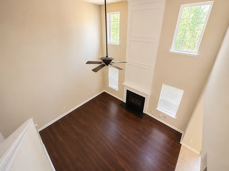 151 Silverwood Trl — Photo 2