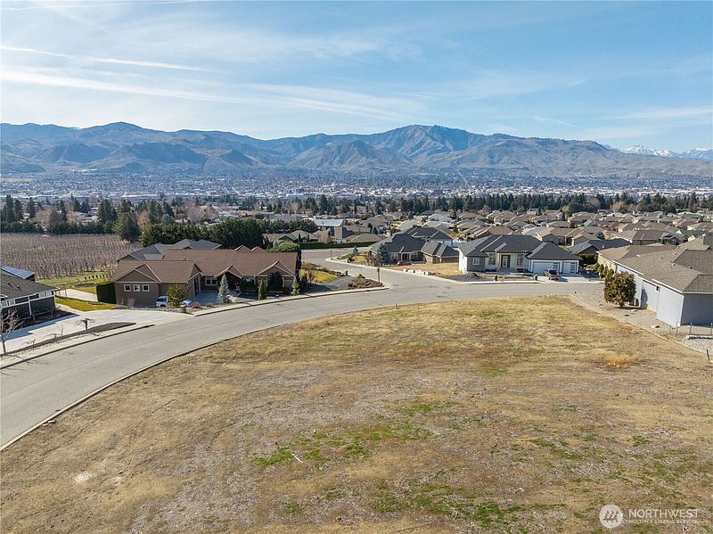 2nd image of 968 Briarwood Drive