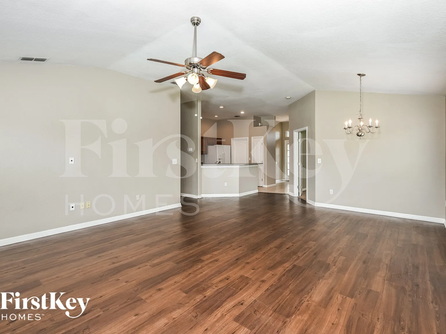4 bed, 2.0 bath, 1604 sqft, $2,035 — Photo 2