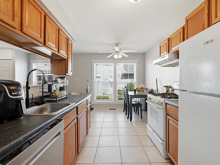 28376 Raleigh Crescent Dr — Photo 11