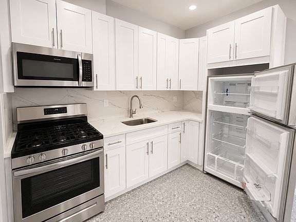 5th image of 6502 Fresh Pond Rd #2C