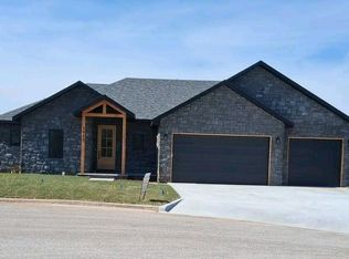 1915 N Vineyard Pl, Strafford, MO 65757