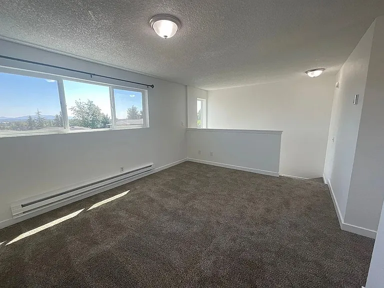 2161 Eastview Pl — Photo 14