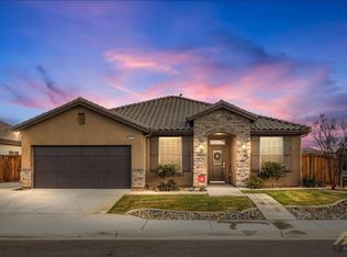 9442 Red Pine Dr, Shafter, CA