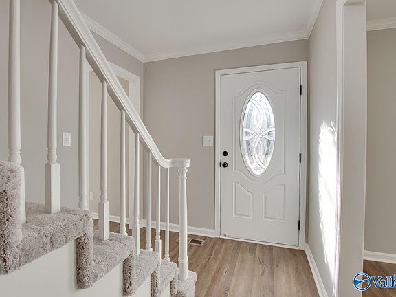 3rd image of 10139 Dunbarton Dr SE