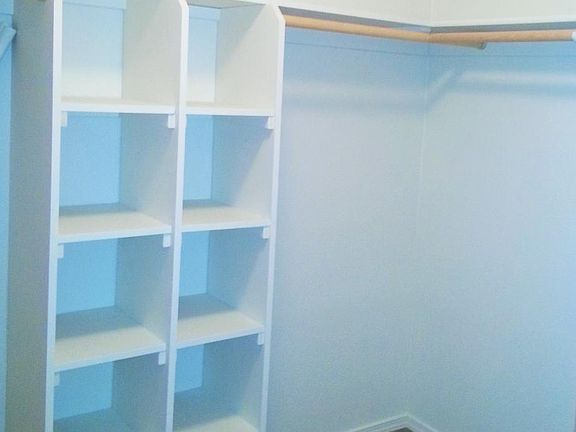 6'x10' Walk in Bedroom Closet