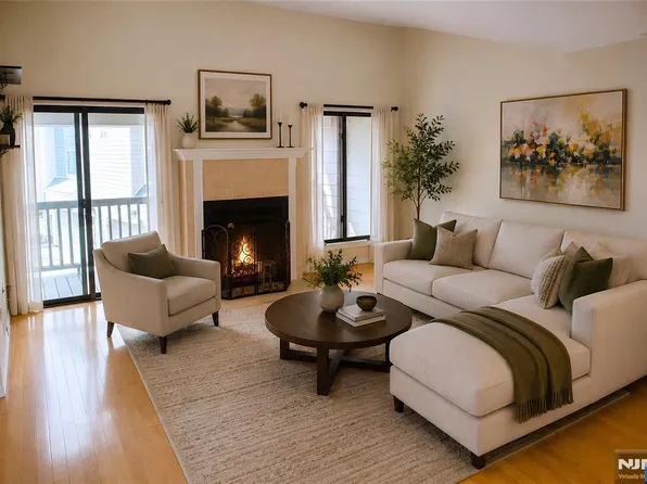 910 River Renaissance #C10, East Rutherford, NJ 07073