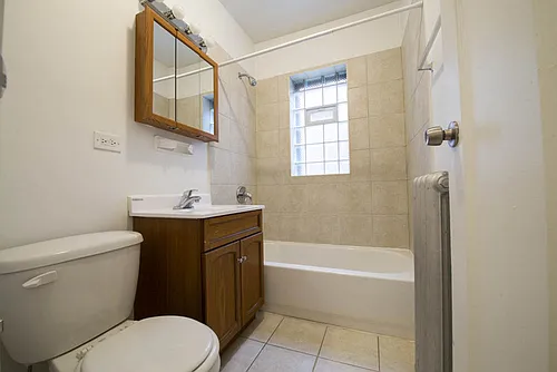 11111 S Vernon Chicago, IL 60628 Photo 1