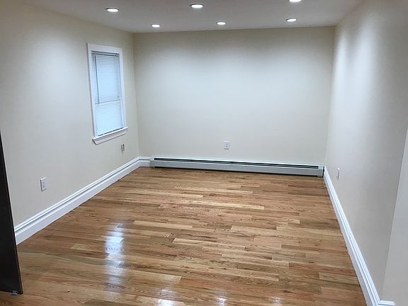 5th image of 19346R Williamson Ave