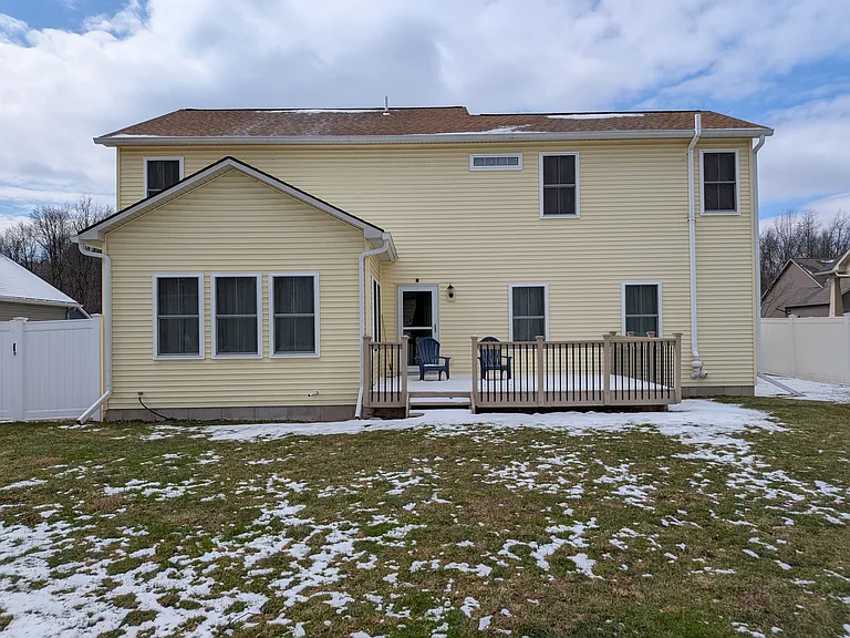 412 McClennan Dr — Photo 4