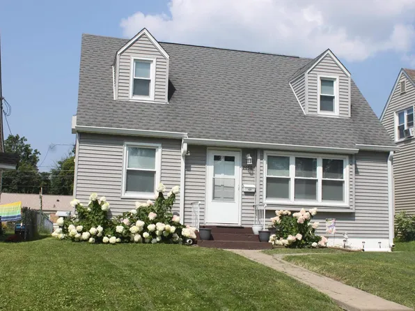 2030 33rd St, Rock Island, IL 61201