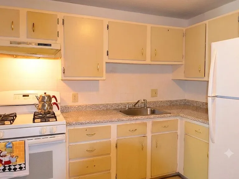 134 Mammoth Rd #21 — Photo 7