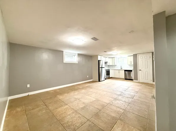 121 Ridge St, Hamilton, ON L9A 2X4