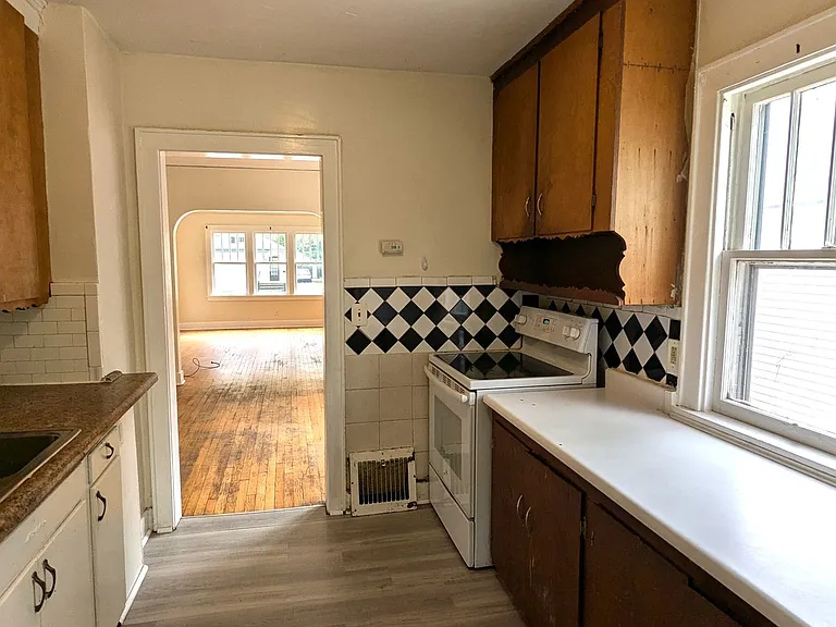 1042 Ada Ave — Photo 5