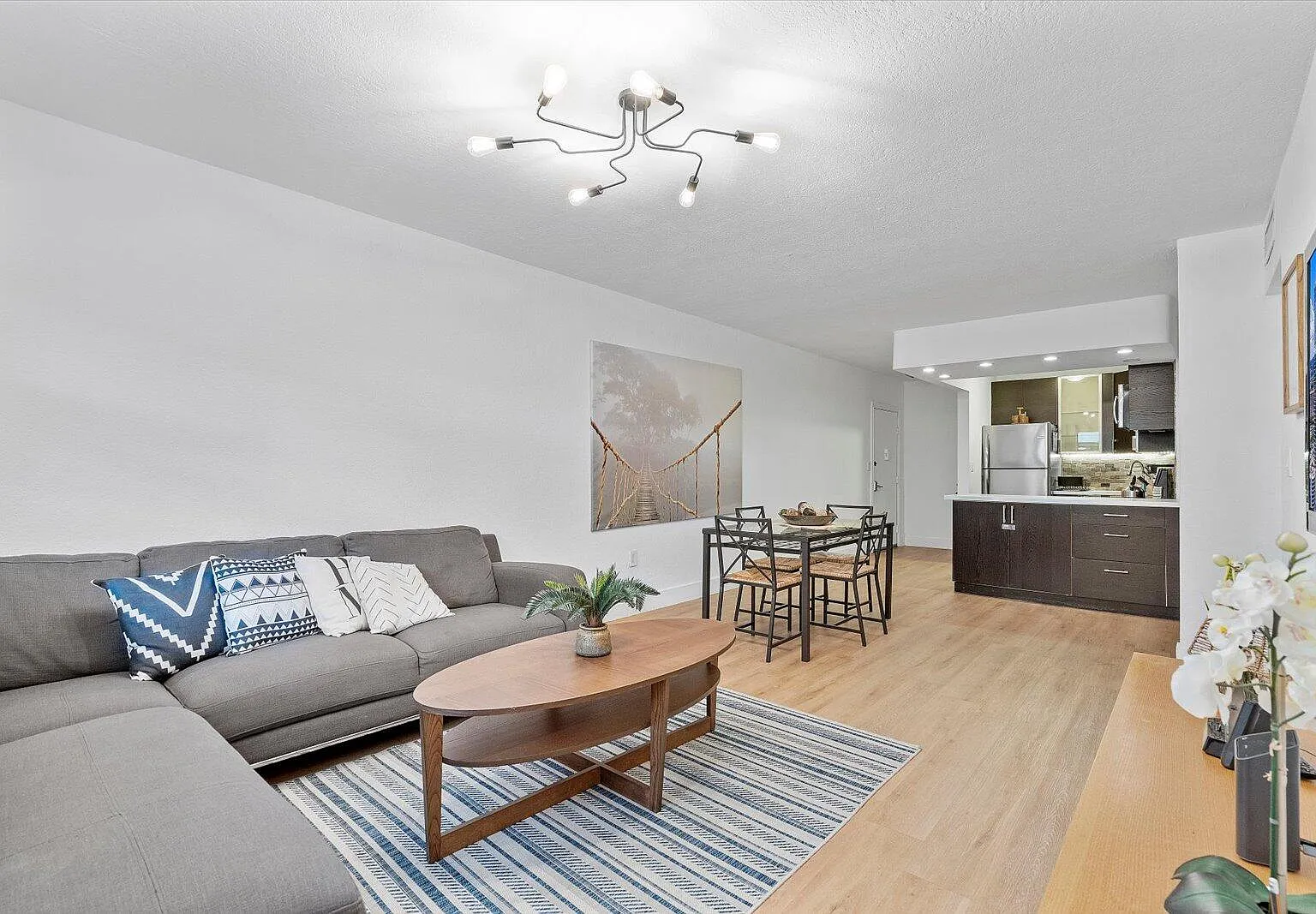 2 bed, 1.0 bath, 819 sqft, $2,800 — Photo 4