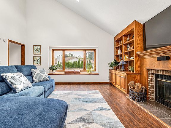 3rd image of 15550 Windfield Ln