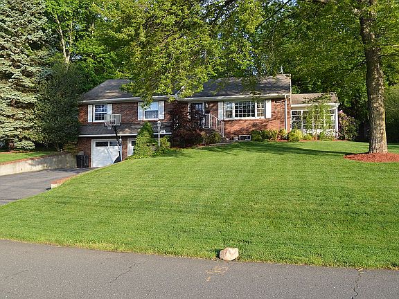 2nd image of 505 Franklin Ter