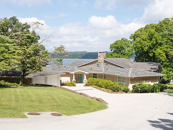 3rd image of 6460 Solitude Dr