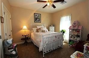 5th image of 130 Laura Ln