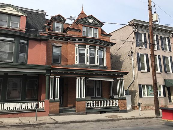 3rd image of 612 W Market St