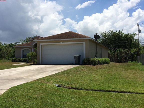3rd image of 1810 SW Morelia Ln