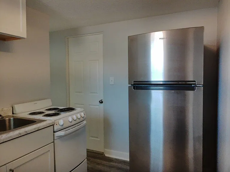 1211 E 4th St #4 — Photo 7