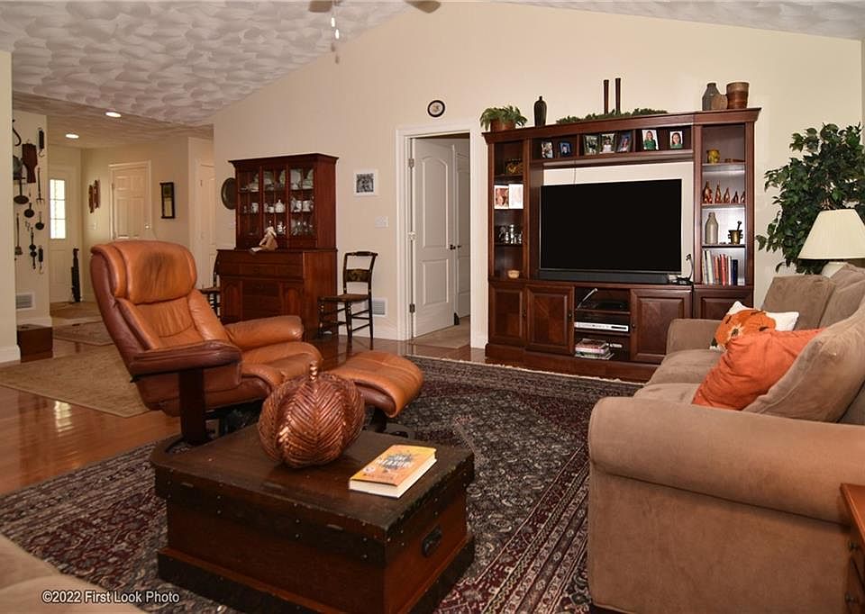 80 Country Meadow Ln Chepachet, RI, 02814 Apartments for Rent Zillow