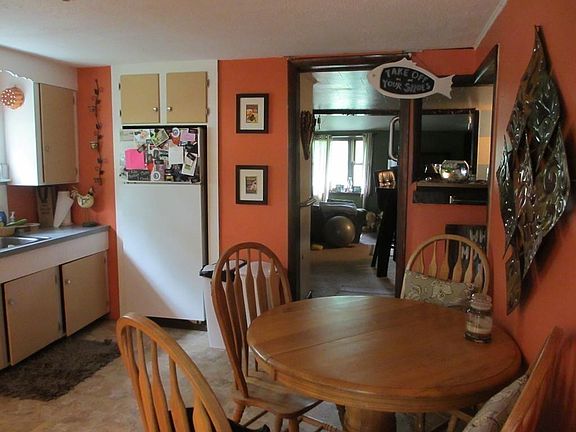 5th image of 284 Essex Ave