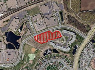 1361 Lake Dr W, Chanhassen, MN 55317
