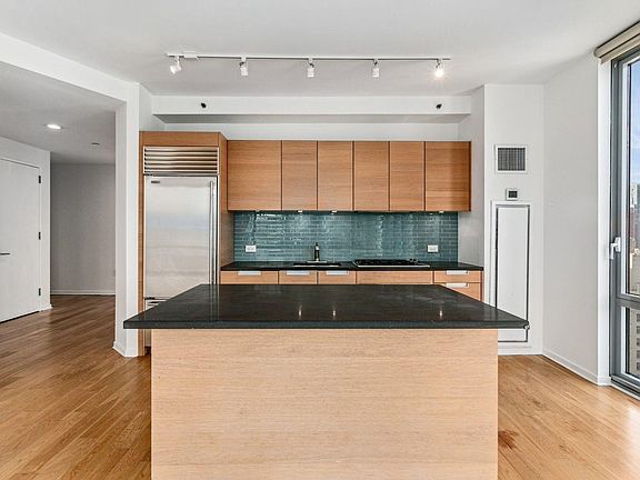 5th image of 310 W 52nd St APT 22H