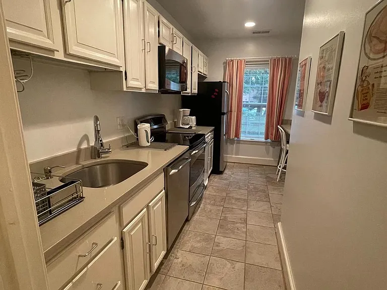 3221 Sutton Pl NW #B — Photo 7