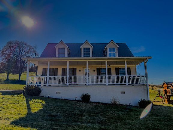 2nd image of 221 King Ln
