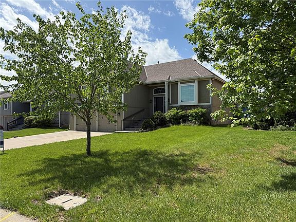 4th image of 1052 Wyndham Dr