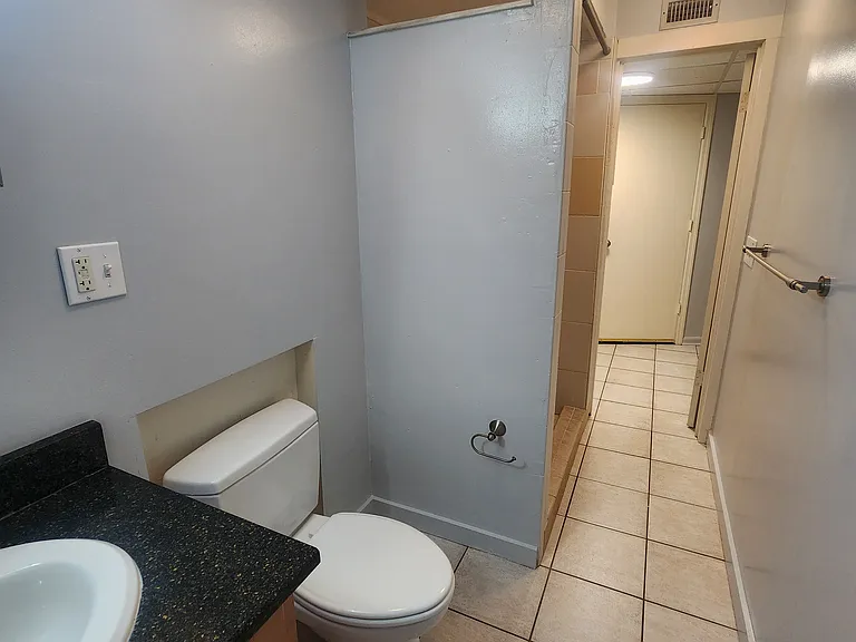927 Hawthorne St #A — Photo 23