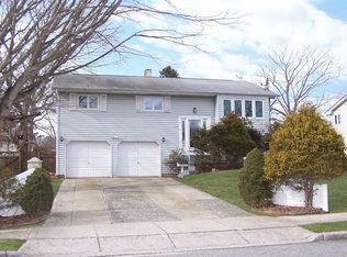486 Renee Dr, Bayport, NY 11705
