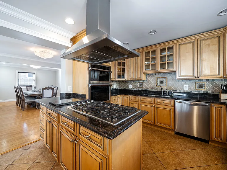 105 E Morris Ave — Photo 4