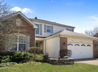 5 Buckskin Ln, Streamwood, IL 60107