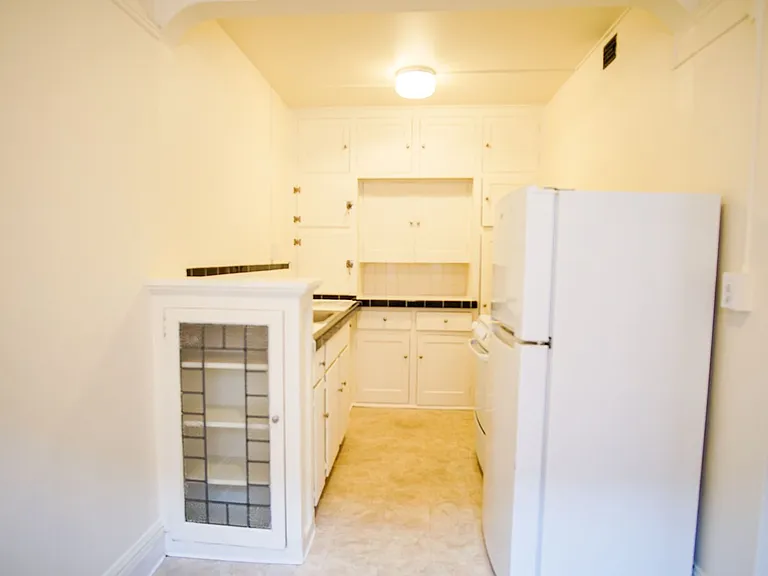 1944 NW Johnson St #204 — Photo 7