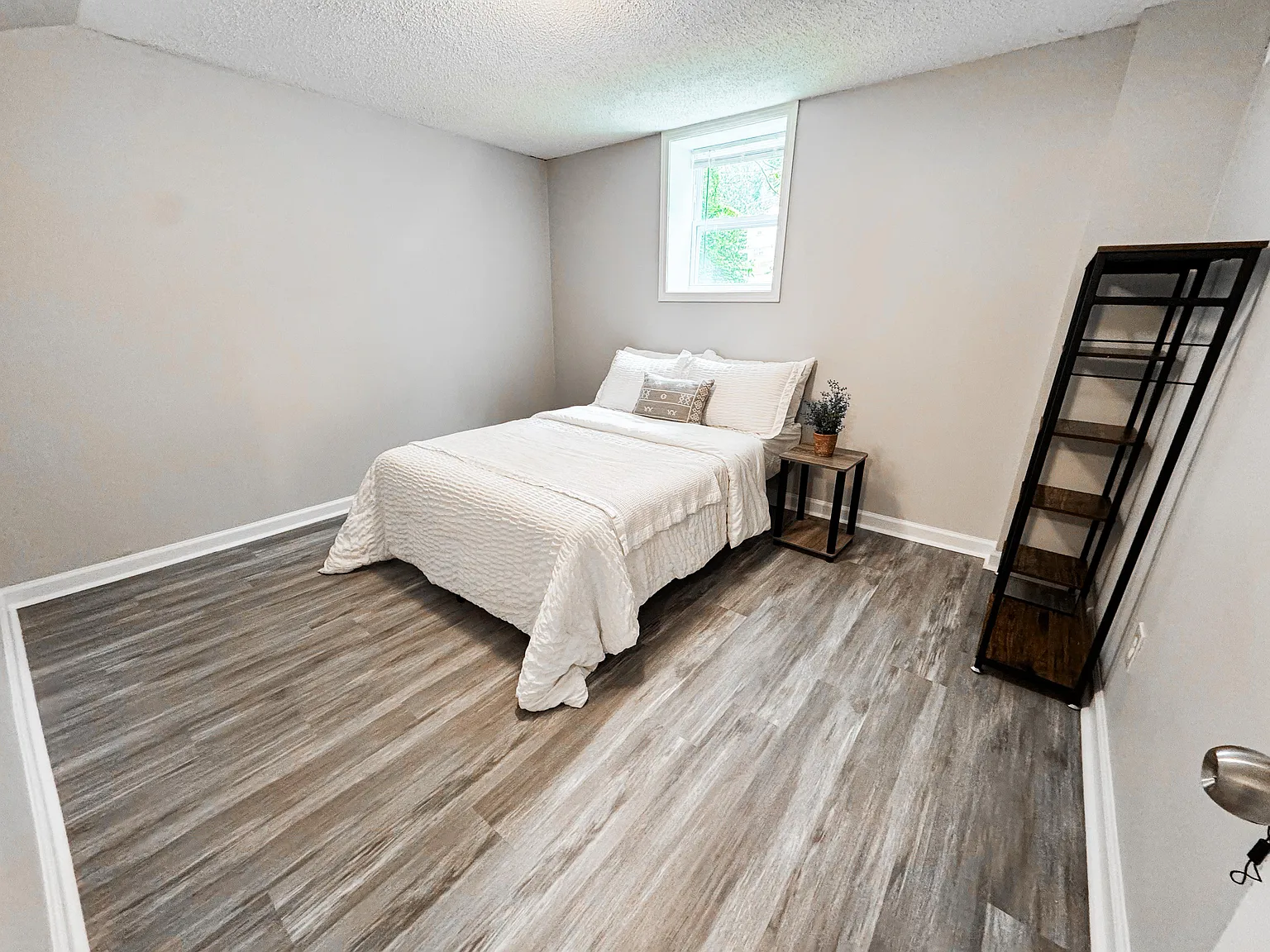 4 bed, 3.0 bath, 2000 sqft, $646 — Photo 2
