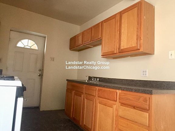 4th image of 6221 N Artesian Ave APT 2W