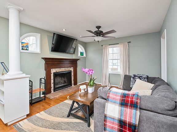 5th image of 1635 Poes Ln