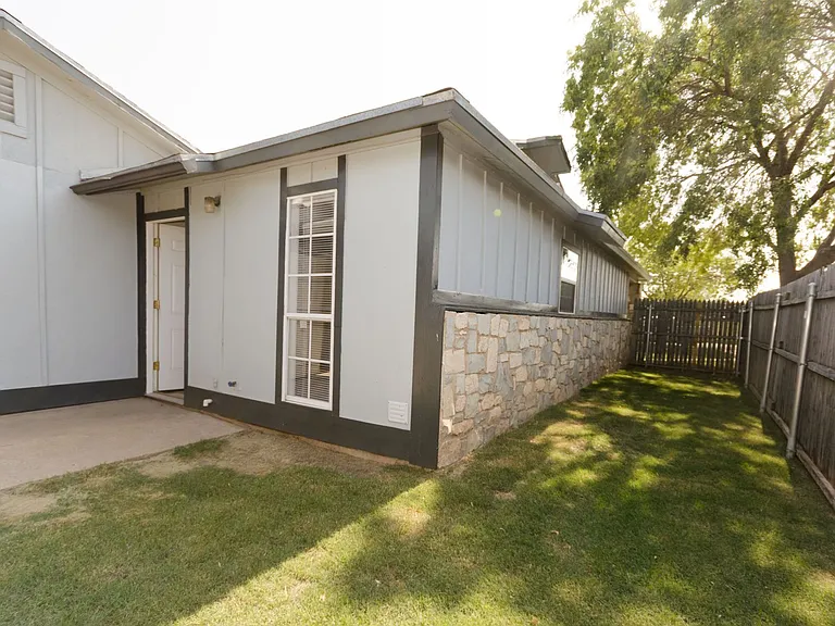 1001 Todd Ln — Photo 17