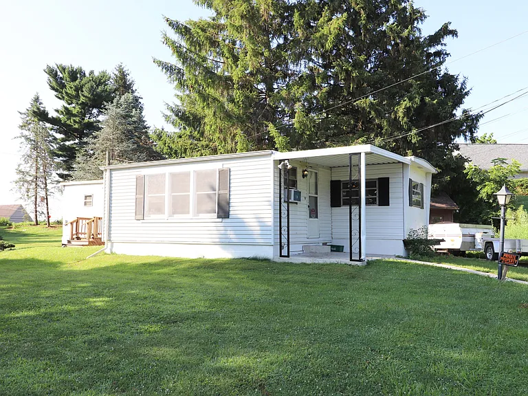 956 Hammon Ave — Photo 1