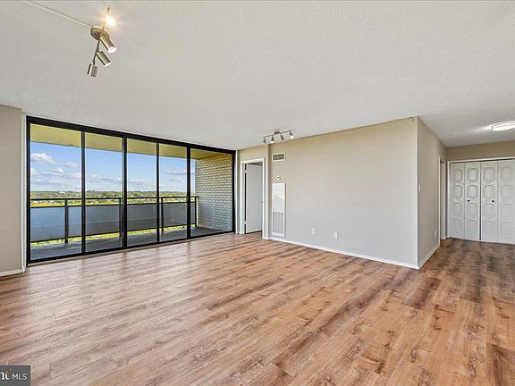5th image of 5225 Pooks Hill Rd APT 1328N