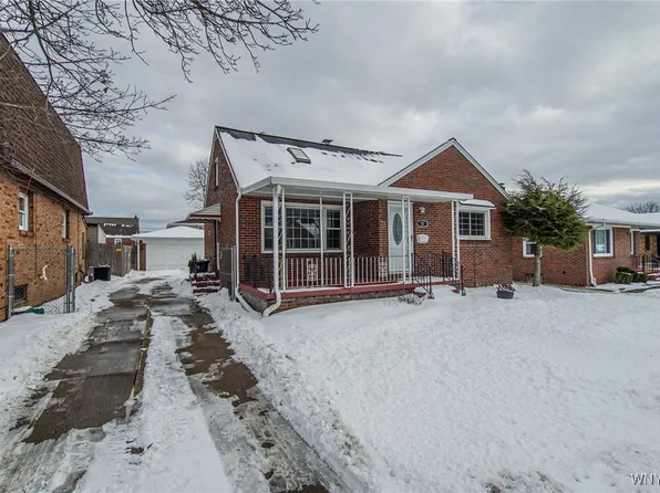 53 Meadowbrook Dr, Lackawanna, NY 14218