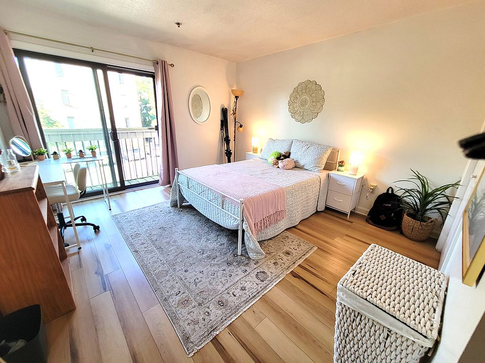 balcony in every room 2nd floor