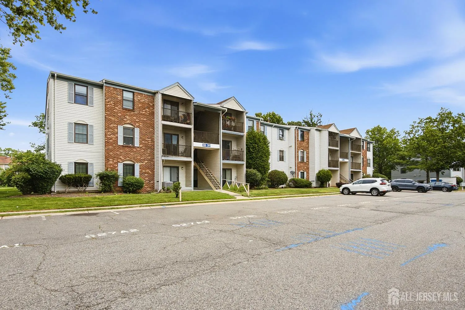 3 bed, 1.0 bath, $2,700 — Photo 2