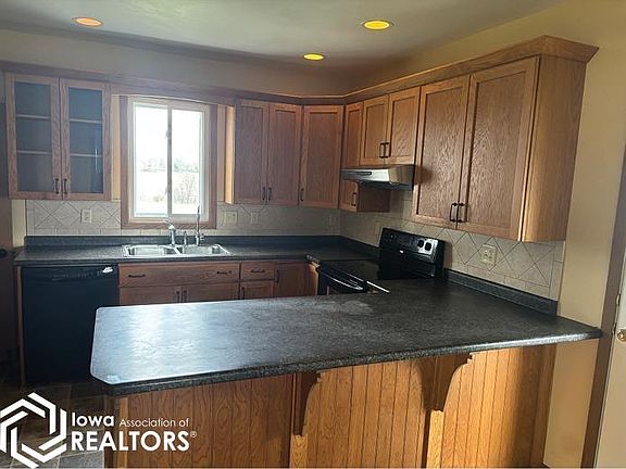 4th image of 2037 Ivanhoe Rd