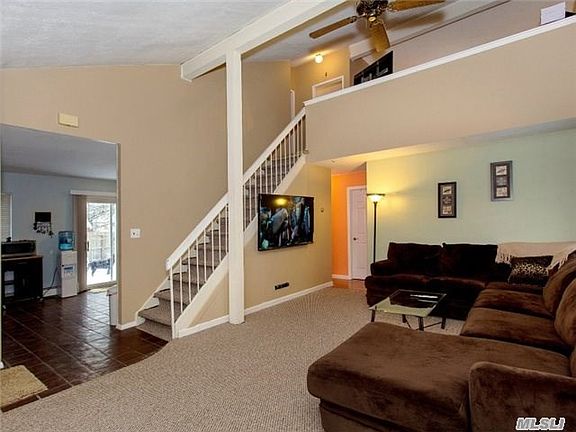 3rd image of 16 Cody Ln